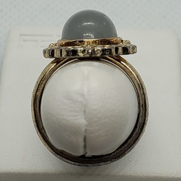 White & Gold Tone Ring (6.5) - Picture 5 of 7